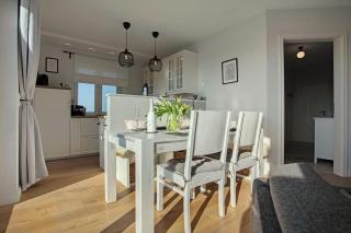Holiday Retreat Spacious, Light Filled Home for 7 with Scenic Views - Poseritz - 1