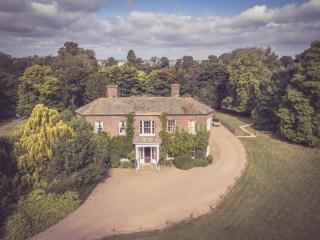 Walcot Hall by Group Retreats - 8