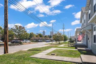 24) 5 beds - Downtown - Fenced Yard - 7