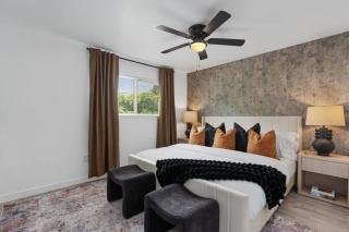 Multi Home - Up to 16 people - Balcony Access - Austin - 0