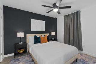 Multi Home - Up to 16 people - Balcony Access - Austin - 2