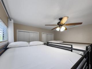 Lux Private Retreat - King Bed - 6