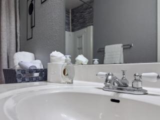 Lux Private Retreat - King Bed - 5