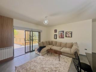 Astra Faqra 3BR w Pool and Balcony - Afqā - 7