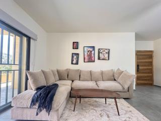 Astra Faqra 3BR w Pool and Balcony - 5
