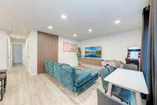 2 Combined Homes - 2 Private Pools - 16 Guests - Austin - 9