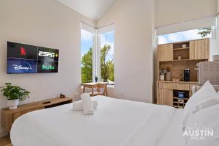 1BA East ATX StudioTX w Kitchenette Deck near UT and Lady Bird by Austin Vacay - Austin - 2