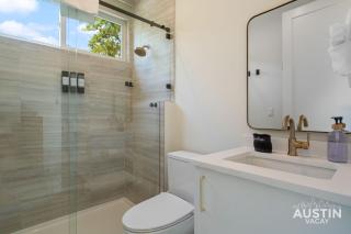 1BA East ATX StudioTX w Kitchenette Deck near UT and Lady Bird by Austin Vacay - Austin - 7