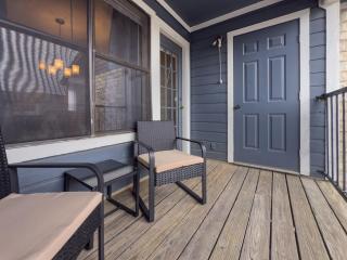 Up to 10 Guests - King Bed - Austin - 8