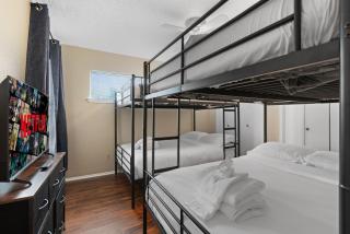 Up to 10 Guests - King Bed - Austin - 7