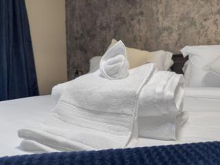 Up to 10 Guests - King Bed - Austin - 3