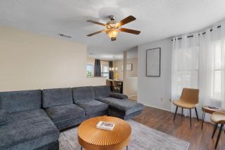 Up to 10 Guests - King Bed - Austin - 1