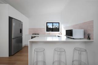 Light-Filled Designer Apartment in Croydon - Sydney - 8