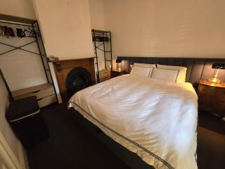 Spacious 2br Retreat With Spa - Melbourne - 9