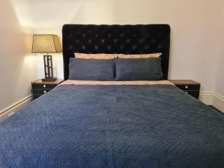 Spacious 2br Retreat With Spa - Melbourne - 2