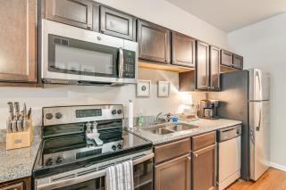 Cotton District Condo Walkable Spot for Game Day! - Starkville - 6