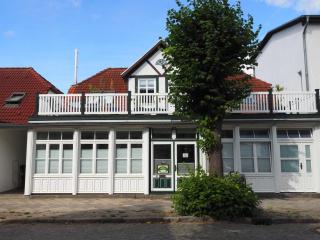 Kapitänshaus Josame Fewo 2, nur 350 m zum Strand - Warnemünde - 0