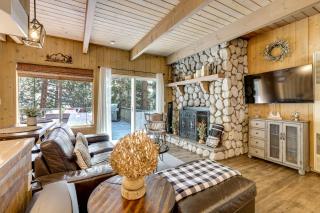 2 Mi to Lake Arrowhead Pet-Friendly Cabin - 9