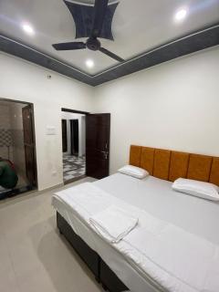 Avantika Home Stay - Jāmb - 8