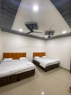 Avantika Home Stay - Jāmb - 6