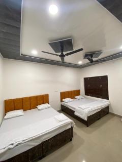 Avantika Home Stay - Jāmb - 1