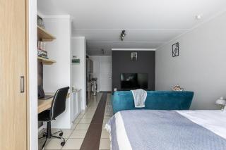 Luxe Studio In Fourways - 7