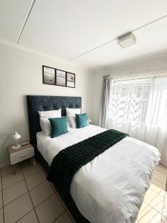 Luxe Studio In Fourways - 5