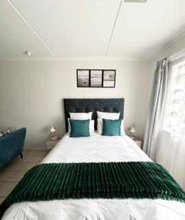 Luxe Studio In Fourways - Sandton - 2