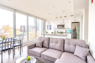 Contemporary 3BR with Natural Light - High Park North - Toronto - 1