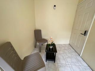 Cozy Apt with AC, Wi-Fi, etc - Kingston - 4