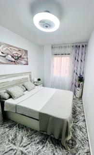 Stylish 1-Bed Apt, Walk to Beach & Amenities - Torrevieja - 0