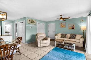 Sunny Daze at Beachwood Villas - Walk to Beach Outdoor Pools & More - 4