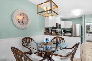 Sunny Daze at Beachwood Villas - Walk to Beach Outdoor Pools & More - 3