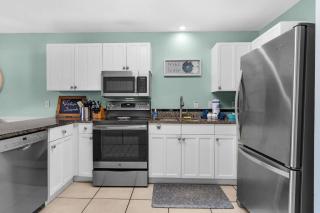 Sunny Daze at Beachwood Villas - Walk to Beach Outdoor Pools & More - 1