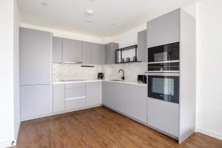 Londwell Stylish Docklands Flat with Terrace - 4