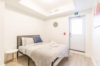 Stylish 3BR Condo near High Park Trails - Toronto - 1