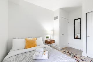 Stylish 3BR Condo near High Park Trails - Toronto - 3