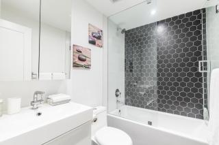 Stylish 3BR Condo near High Park Trails - Toronto - 7