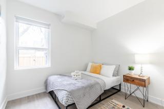 Stylish 3BR Condo near High Park Trails - Toronto - 8