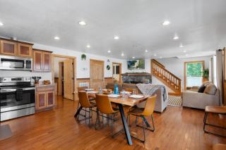 Trails End Cabin with a hot tub fire pit & indoor pool - Bryant - 6