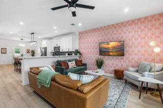 Hot Tub, Theater, Near Med Center - NRG - 8