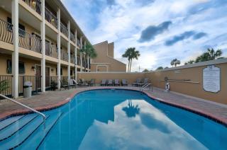 Ground-Floor Gem! Beachfront Views, Pool! Beach Service! - Destin - 8