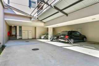 Luxe Chic 3BR Apt City Skyline views - 2