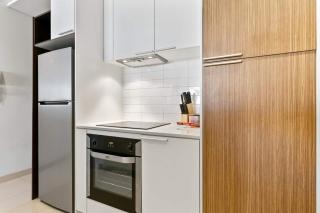 Luxe Chic 3BR Apt City Skyline views - 7