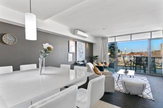 Luxe Chic 3bd Apt City Skyline Views - Perth - 6