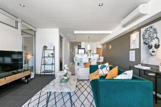 Luxe Chic 3bd Apt City Skyline Views - Perth - 3