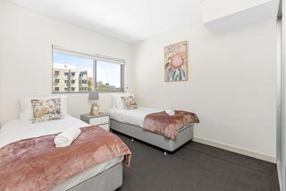 Urban Elegance 3bdrm CATBus PerthCBD,WACA,Optus - 4