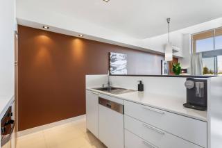 Bright 3bdrm City Skyline Views Catbus,waca,optus - Perth - 5