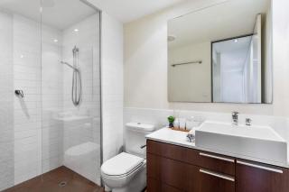 Quiet City Luxury 3BR Top-Floor with SkylineView - 1