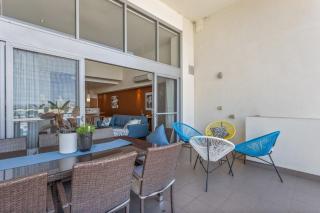 Quiet City Luxury 3BR Top-Floor with SkylineView - 5